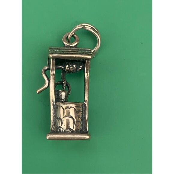 Wishing Well Sterling Silver Jewelry Charm #garden #keepsake - Picture 1 of 3